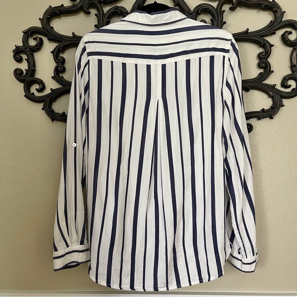 Velvet Heart Women’s Long Sleeve White and Navy Striped Button Down Shirt L - Picture 4 of 15